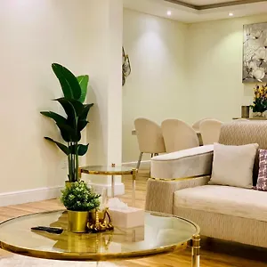 Spacious 2 Bedroom Apt-in Amazing Location شقة